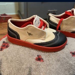 New show size T9 for boys